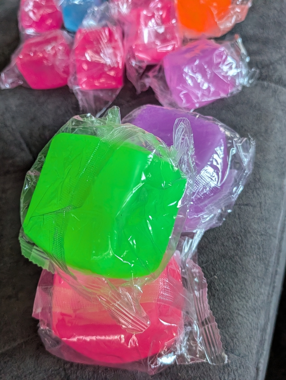 Large Squishy Cube 🩷,💚 OR 💜
